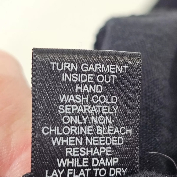 Women's Medium Express Black & Metallic Ruffle Tank Top Blouse Shirt NEW - Picture 8 of 8